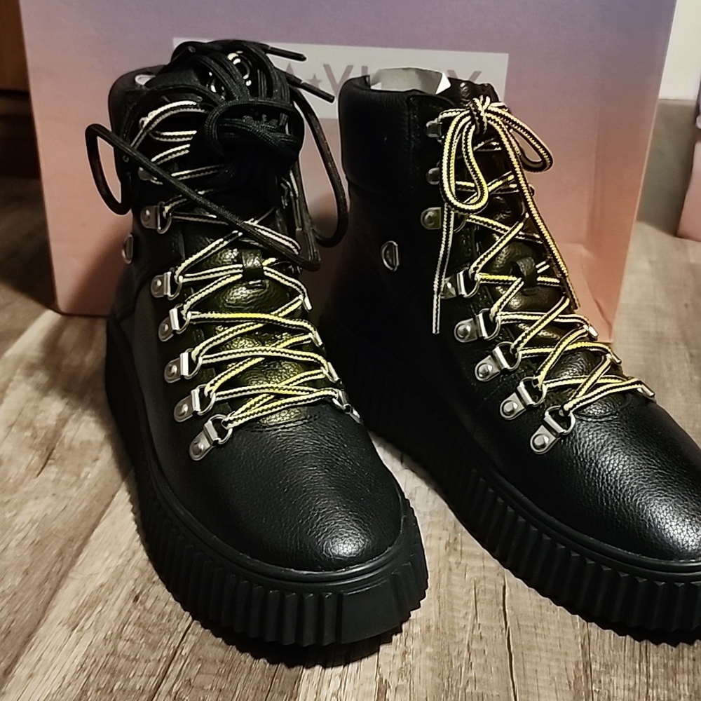 SOLD*** Tireless-V Black Milled Leather Lace Up Boot Size 7 New In Box - Picture 3 of 5